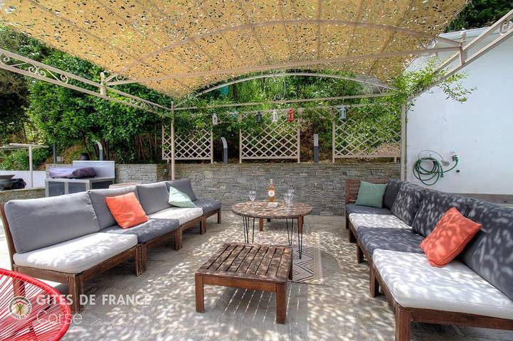Gîte pour 8 personnes, avec Jacuzzi et Terrasse ainsi que Jardin et Vue à Talasani