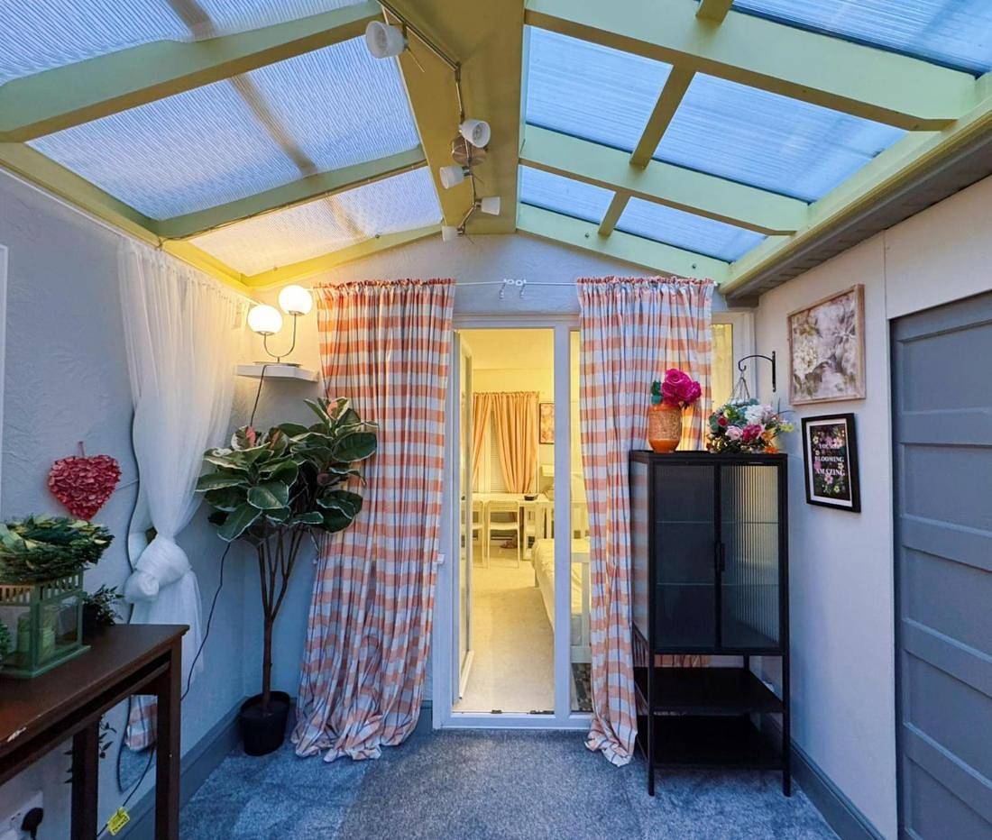 Fully Furnished Easy London Stay-Access by Elm Park & City Airport-Studio in London Borough of Havering, London