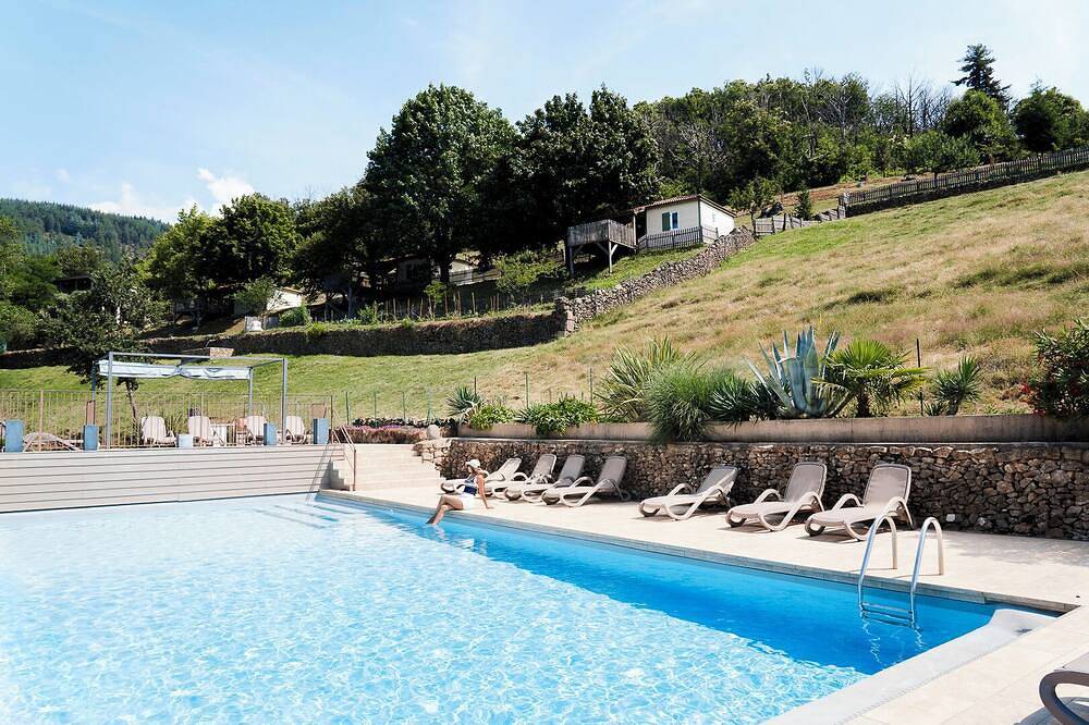 Domaine Du Vernadel Chalet Reve 11 in Vallées-d'Antraigues-Asperjoc, Parc naturel régional des Monts d'Ardèche