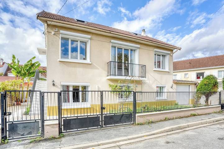 Holiday home for 20 people, with garden and balcony - 1