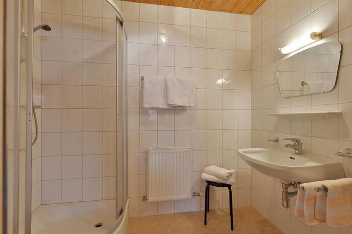 Ganze Ferienwohnung, Doppelzimmer mit Dusche, Wc,Tv in Kössen, Kaisergebirge