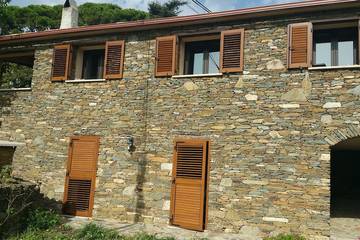 Location de vacances pour 6 personnes, avec terrasse et jardin à Sisco