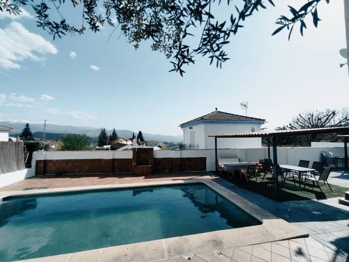 Casa de vacaciones para 15 personas, con Terraza y Jardín además de Piscina y Vistas en Huétor Santillán