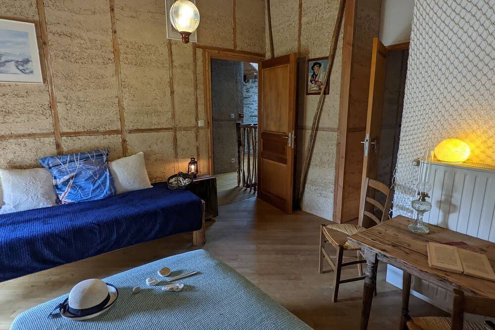 Quiet, typical ecological farmhouse for 12 people in the Pays de Redon. in La Chapelle-de-Brain, Redon und Umgebung