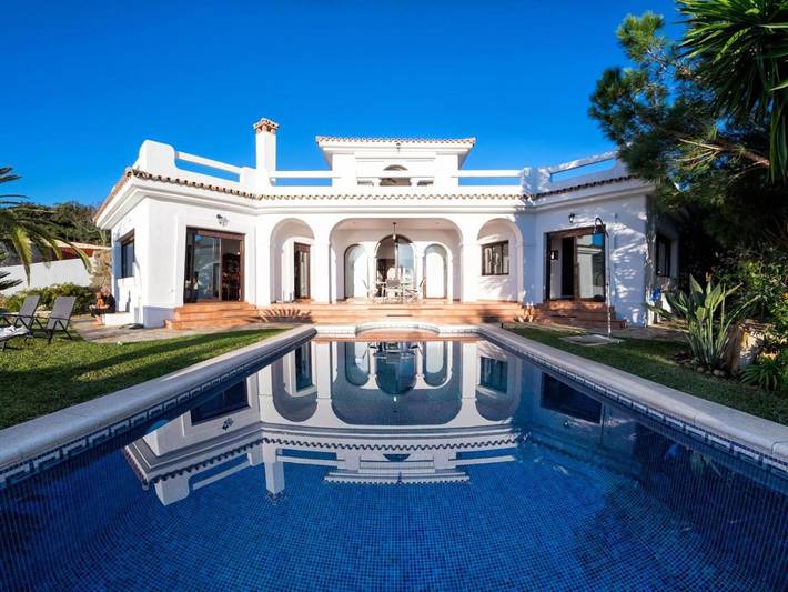 Casa para 6 personas, con terraza además de jardín y piscina en Tarifa