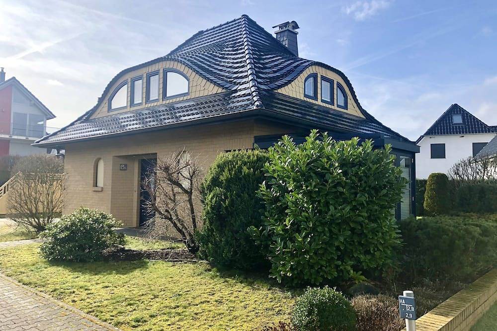 Traumhafte Villa***** Whirlpool ,Sauna,Holzkamin, Grill,Highspeed-Internet in Göhren-Lebbin, Fleesensee