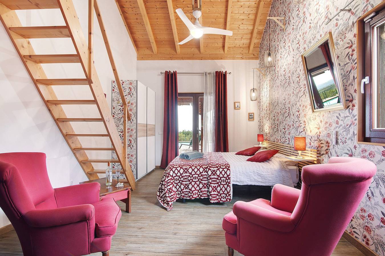 Paris Room – Shared Pool, Garden & Relaxing Setting in Alte, Faro District