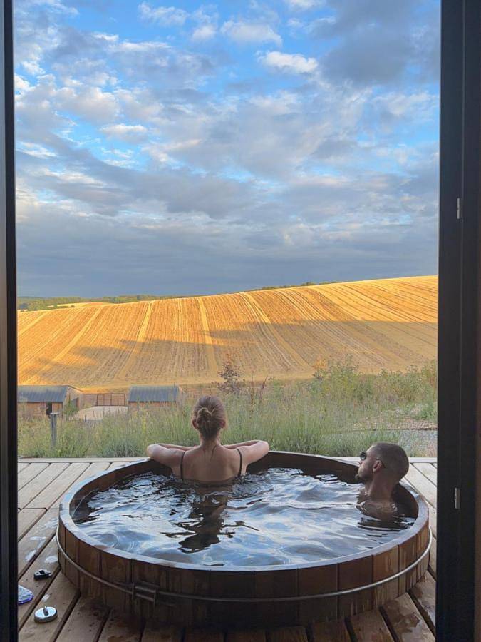 Location de vacances pour 4 personnes, avec Terrasse et Jacuzzi ainsi que Jardin et Sauna dans Saint-Mards-en-Othe