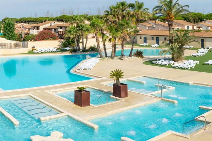 Maison de vacances pour 7 personnes, avec balcon/terrasse ainsi que terrasse et piscine à Portiragnes