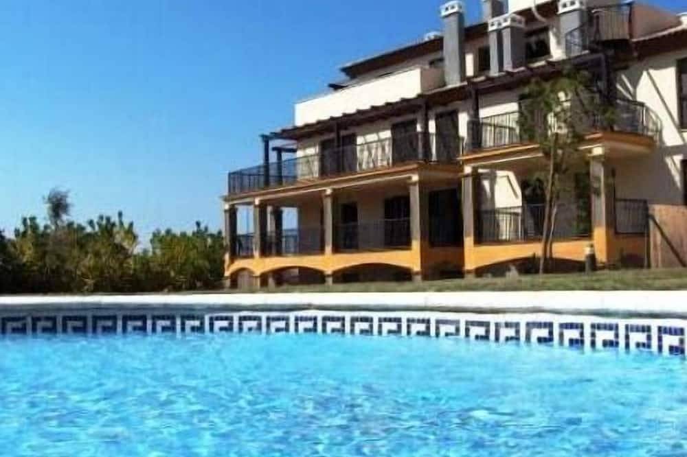 Apartamento entero, Apartamento de lujo de 2 dormitorios, Costa Esuri Golf nr Ayamonte y playa. Wi-Fi gratis ! in Urbanizacion Costa Esuri, Ayamonte