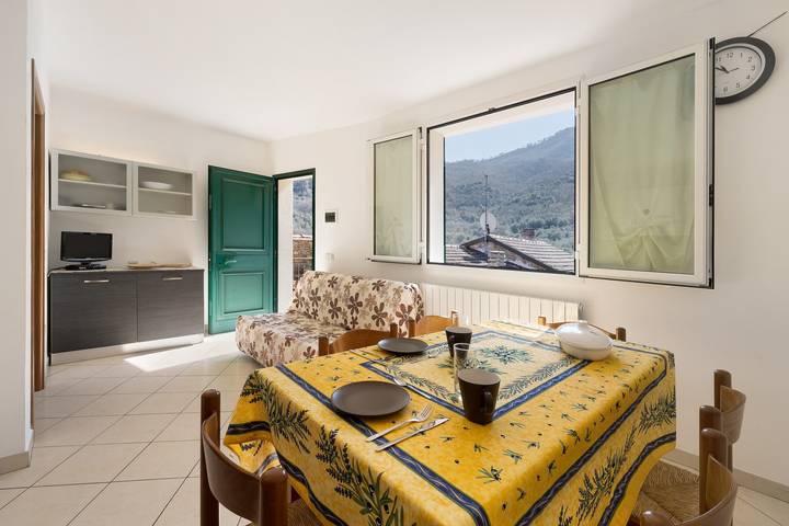 Geheel appartement, Appartement 'Pana La Taggiasca' met uitzicht op de bergen in San Gregorio (Stellanello), Stellanello