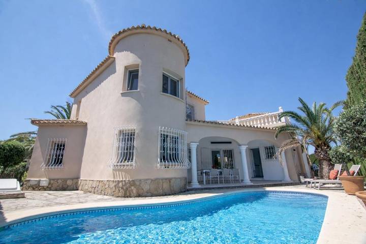 Chalet para 8 personas, con piscina y jardín - 1