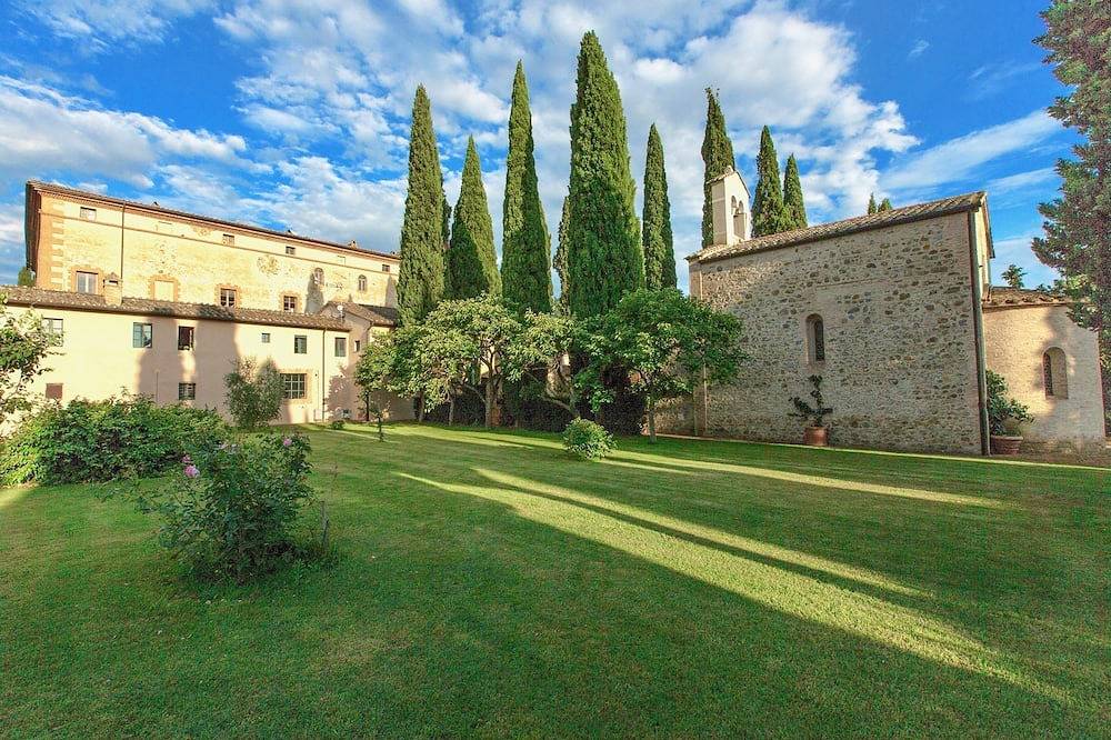 Antico Brunello - Eleven Bedroom Resort, Sleeps 22 in Montalcino, Val d'Orcia