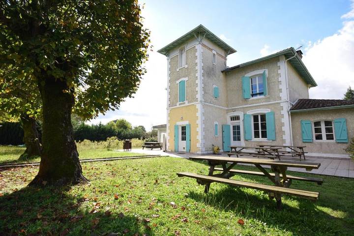 Maison de vacances pour 15 personnes, avec Terrasse ainsi que Jardin et Piscine