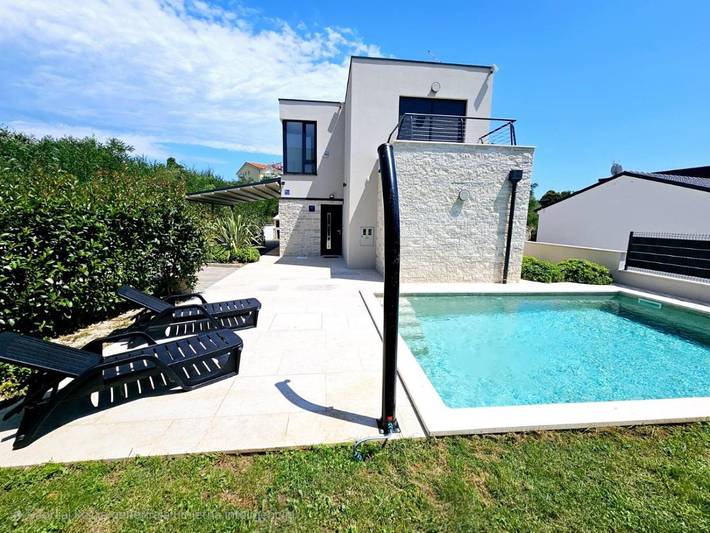 Villa für 6 Personen, mit Garten und Pool sowie Ausblick in Medulin