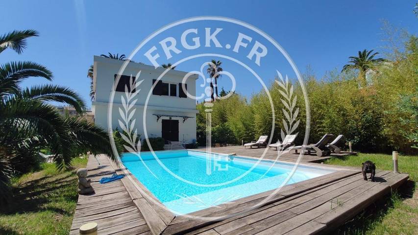 Villa pour 6 personnes, avec piscine ainsi que jardin et vue à Cannes