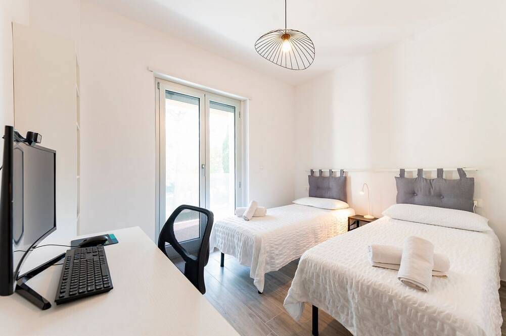 Entire apartment, Seaside Exclusive Retreat with Balconies & Parking in Francavilla al Mare, Chieti Province