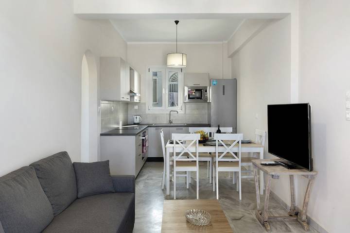 Gîte pour 6 personnes, avec balcon dans Syros - 4