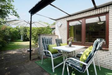 Bungalow für 2 Personen, mit Garten und Terrasse, mit Haustier in Lensterstrand