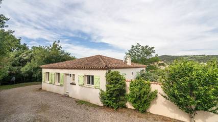 Cottage pour 6 personnes, avec terrasse et jacuzzi ainsi que jardin et piscine à Félines-Minervois