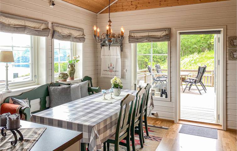 Ferienhaus für 8 Personen mit Terrasse in Tingvoll, Nördliches Fjordnorwegen