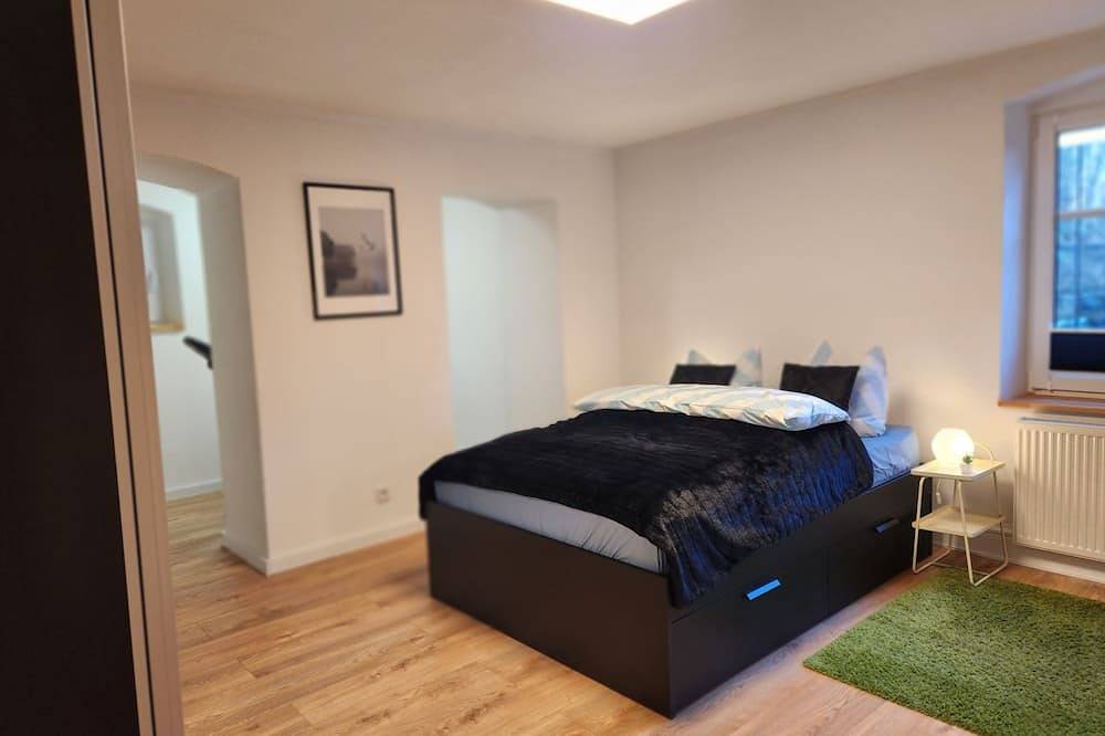Ganze Wohnung, Ferienwohnung Isolde in Grünheide mit privatem Seezugang in Grünheide, Region Oder - Spree