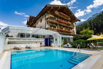 Hotel für 2 Personen, mit Garten und Whirlpool sowie Pool und Sauna, mit Haustier in Mayrhofen