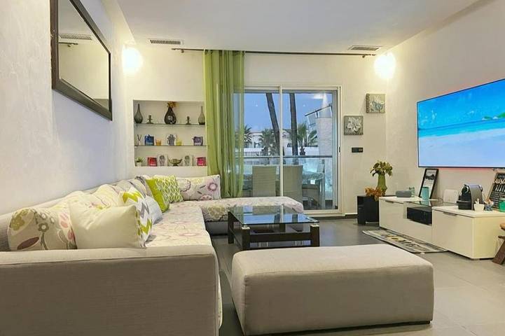 Appartement de vacances pour 4 personnes, avec balcon ainsi que piscine et vue