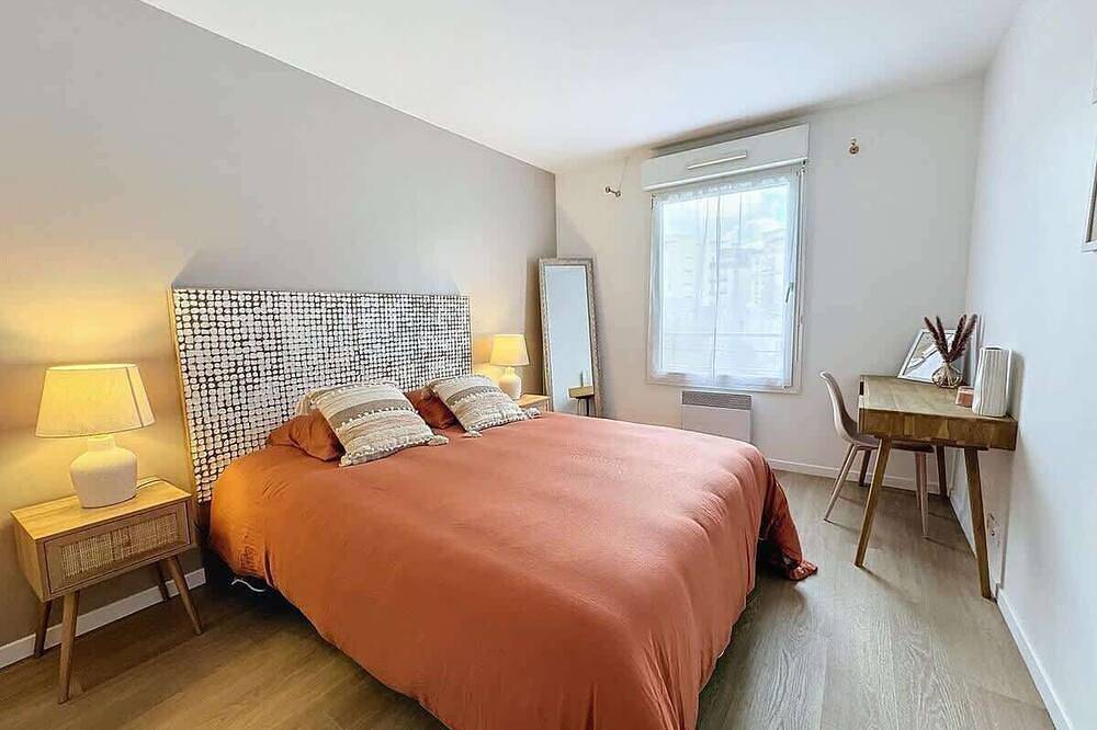 Entire apartment, \"Le Cassin\" - Parking et terrasse, à 5 minutes de la gare in Neuilly-Plaisance, Seine-Saint-Denis