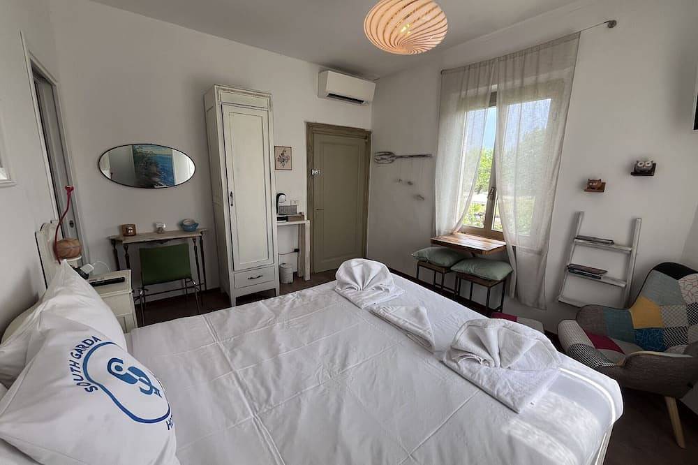 B&b for 2 People in Peschiera del Garda, Garda Mountains