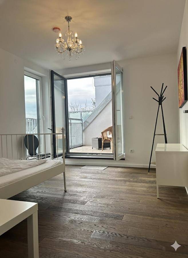 Ganze Wohnung, Two-Bedroom Apartment with Terrace in Wieden (Wien Bundesland), Wien
