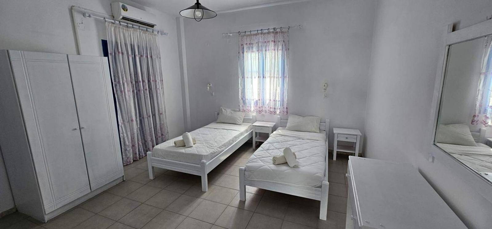 Economy Double 3 Kamer met Balkon en Airconditioning in Perissa, Santorini