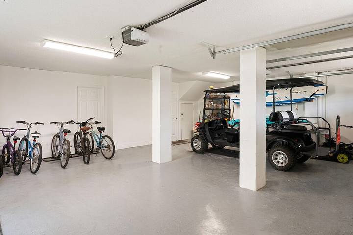 Vacation rental for 14 people, with terrace and yard in St. Simons Island