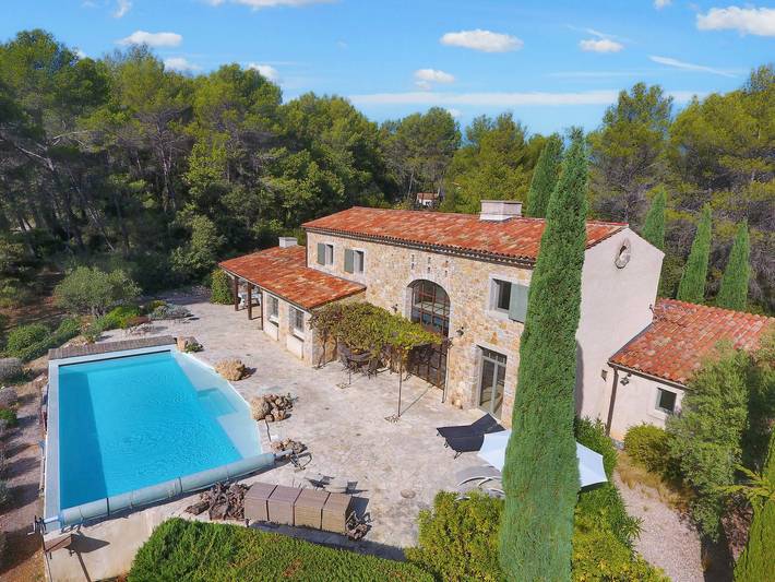 Gîte pour 10 personnes, avec piscine, adapté aux familles à Draguignan
