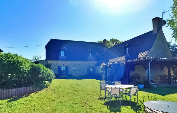 Location de vacances pour 12 personnes, avec Terrasse à Sergeac