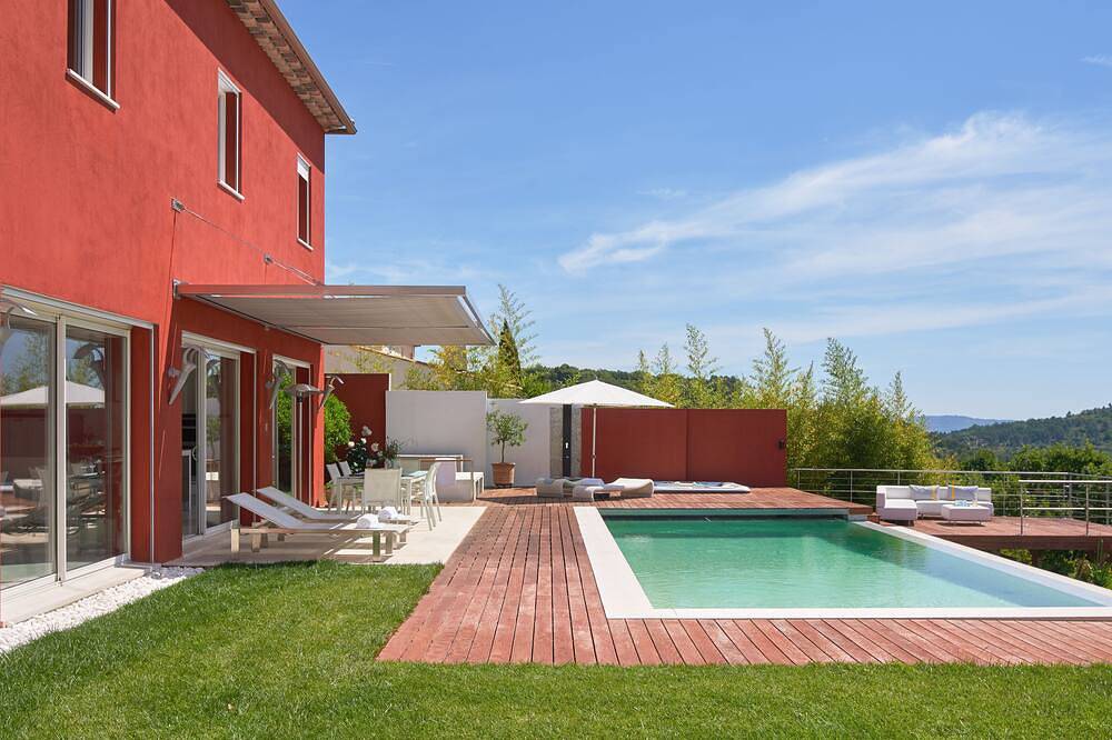 Sunlightproperties: Splendid: Villa, 4 Bedroom/ 3 bath, jacuzzi, heated pool in Peymeinade, Cannes region