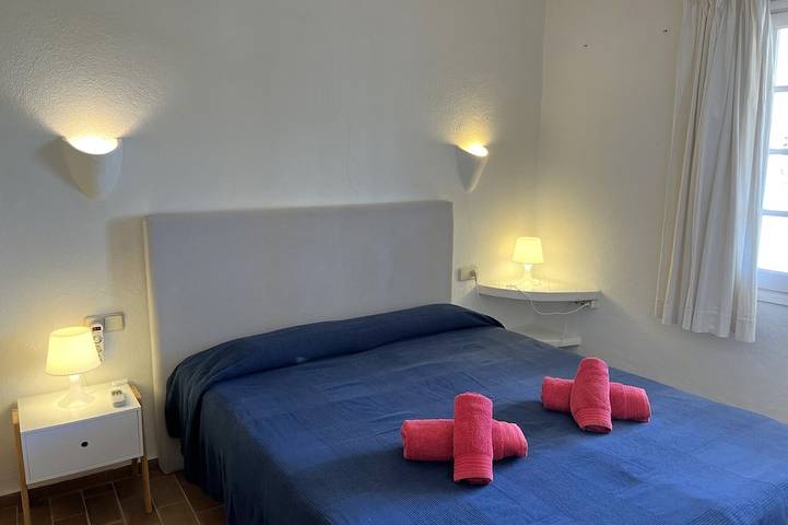 Entire apartment, Very front line stunning sea views near the beach in Fornells, Es Mercadal