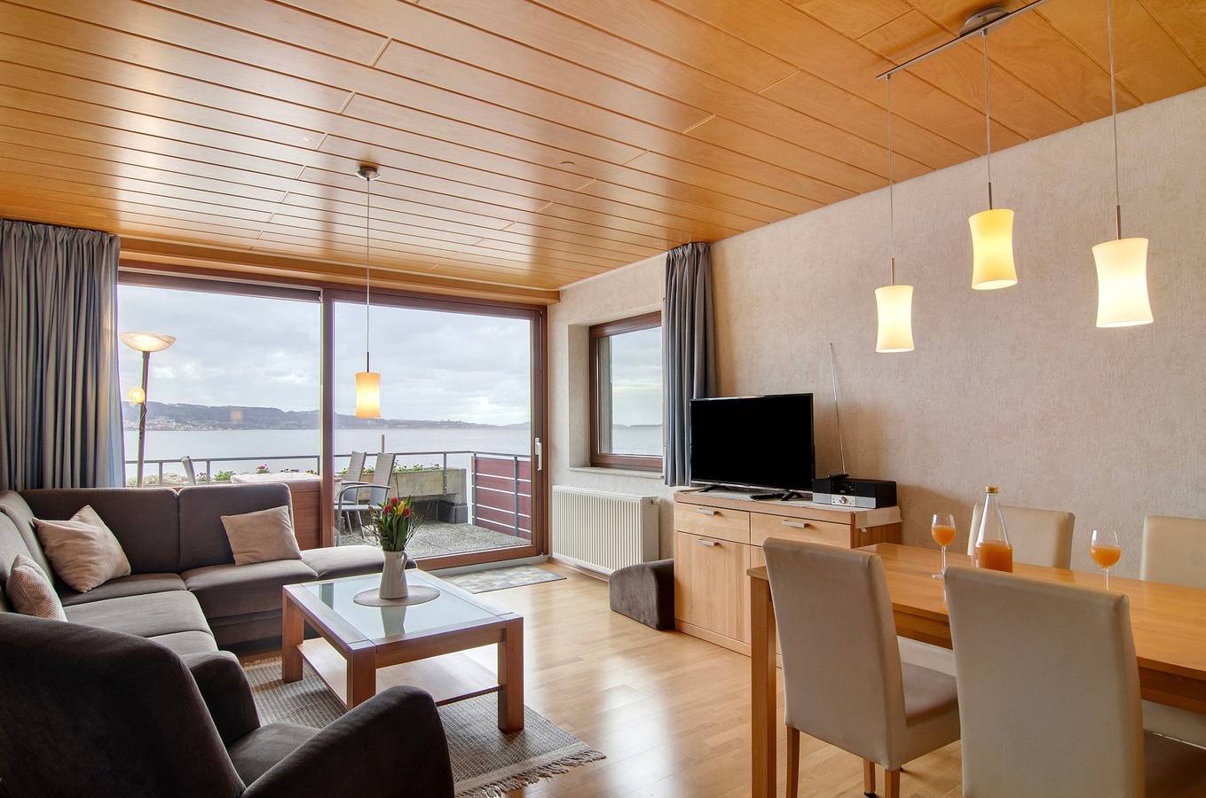 Ganze Wohnung, Fewo '2, 70qm' direkt am See mit großer Terrasse in Bodman-Ludwigshafen, Obersee (Bodensee)