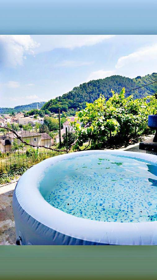 Gîte pour 2 personnes, avec jacuzzi et jardin à Vals-les-Bains - 2