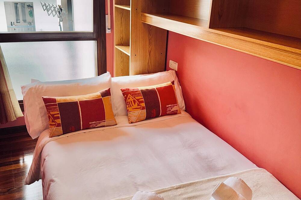 Ganze Wohnung, Relax in the center of Llanes and 50m from the beach. in Puertu Chicu (Llanes), Llanes
