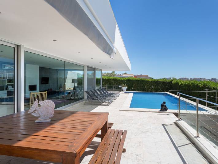 Vakantiehuis voor 10 personen, with tuin and zwembad as well as balkon in Ferragudo