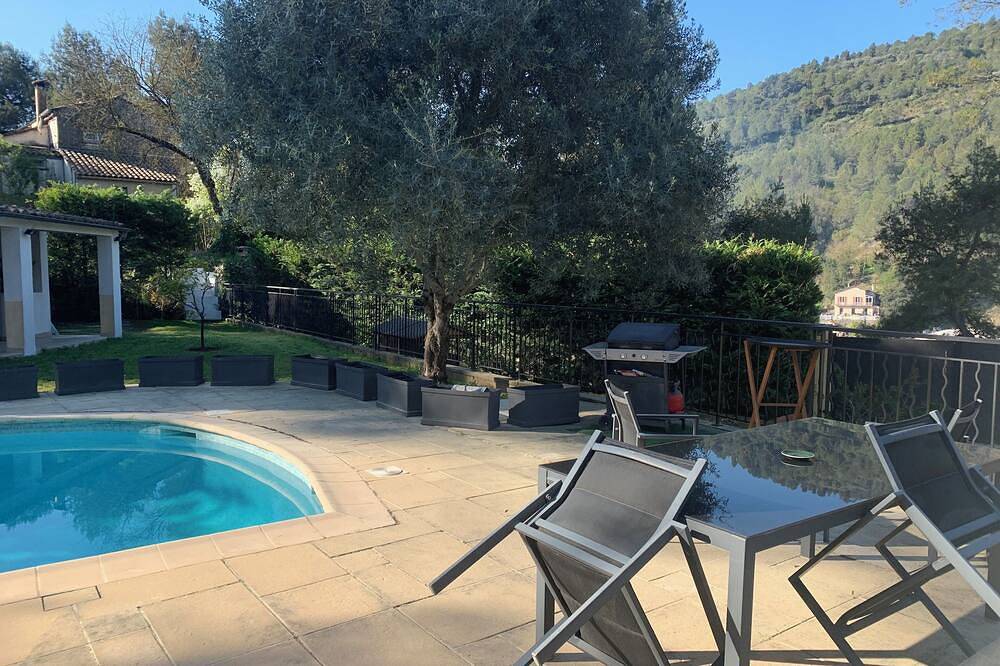 Quiet, pleasant accommodation with all comforts, pets welcome. in Contes, Nice region