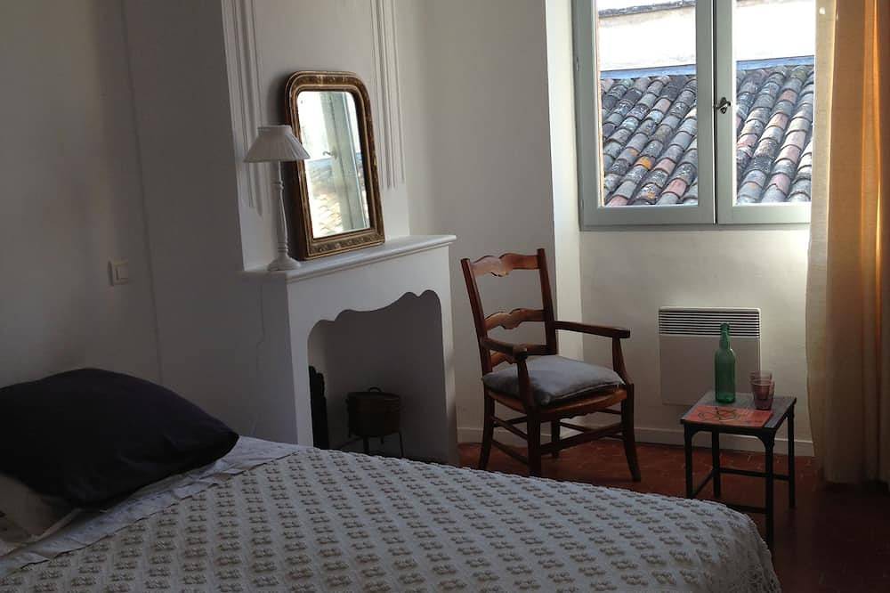 Appartement entier, Appartement de deux chambres de charme au cœur de Lourmarin. Très bien situé in Lourmarin, Parc naturel régional du Luberon