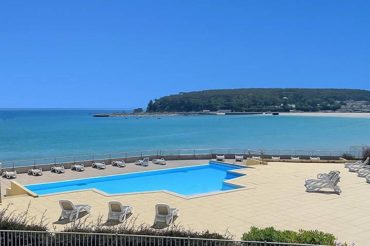 Location de vacances pour 6 personnes, avec Balcon et Terrasse ainsi que Piscine et Vue dans Plage de Morgat