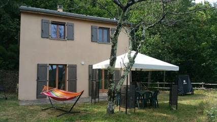 Gîte pour 9 personnes, avec jardin et vue à Saint-Frézal-de-Ventalon