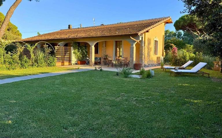 Villa pour 2 personnes, avec Terrasse ainsi que Jardin et Piscine à Grosseto - 3