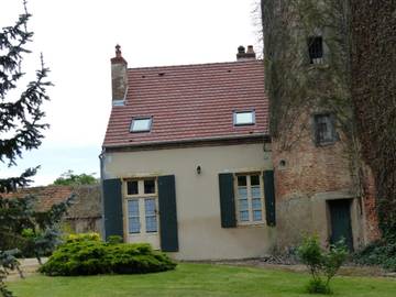 Gîte pour 6 personnes, avec terrasse et jardin, animaux acceptés à Dompierre-sur-Besbre