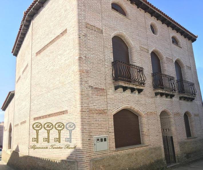 Casa de vacaciones para 17 personas, con jardín además de vistas y piscina, Se admiten mascotas en Provincia de Cáceres - 2