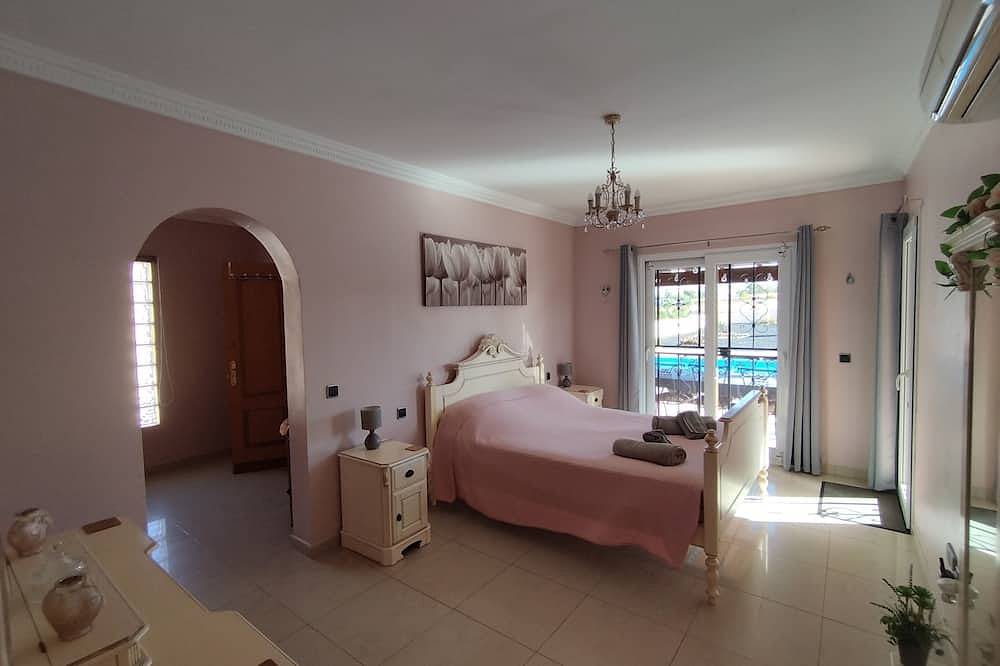 Villa Casa Del Sol 3 Bedrooms With Private Solar Covered Pool 12m x 6m Wifi in Triquivijate, Antigua