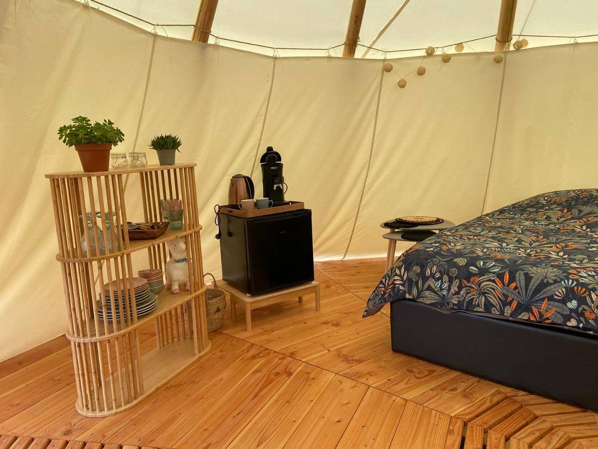 Nuit insolite en Tipi avec bain nordique privatif, petits déjeuners inclus in Médonville, Neufchâteau (Frankrijk)